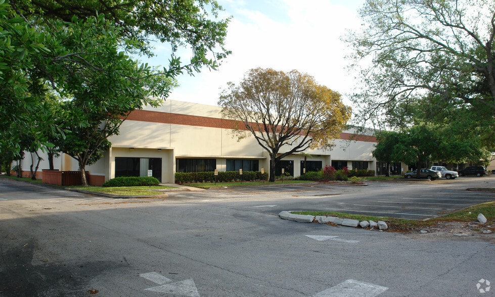3011-3015 Greene St, Hollywood, FL for lease - Building Photo - Image 2 of 13