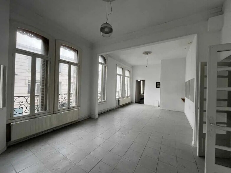 Office in Saint-Quentin for lease - Building Photo - Image 1 of 4