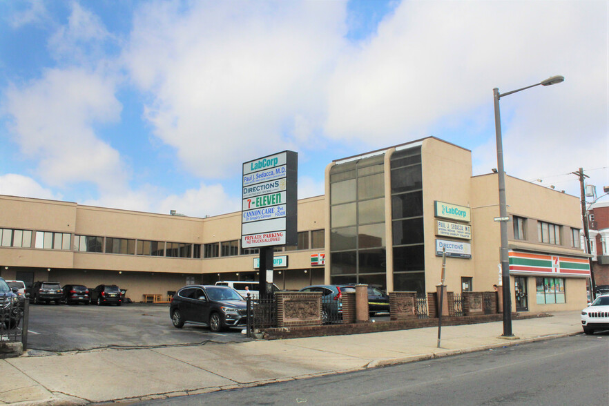 2300-2310 S Broad St, Philadelphia, PA for lease - Building Photo - Image 1 of 3