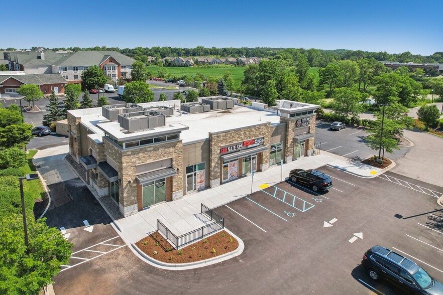 15500 W Greenfield Ave, Brookfield, WI for lease - Building Photo - Image 1 of 14