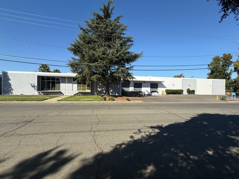 360 Commerce Cir, Sacramento, CA for sale - Building Photo - Image 1 of 5