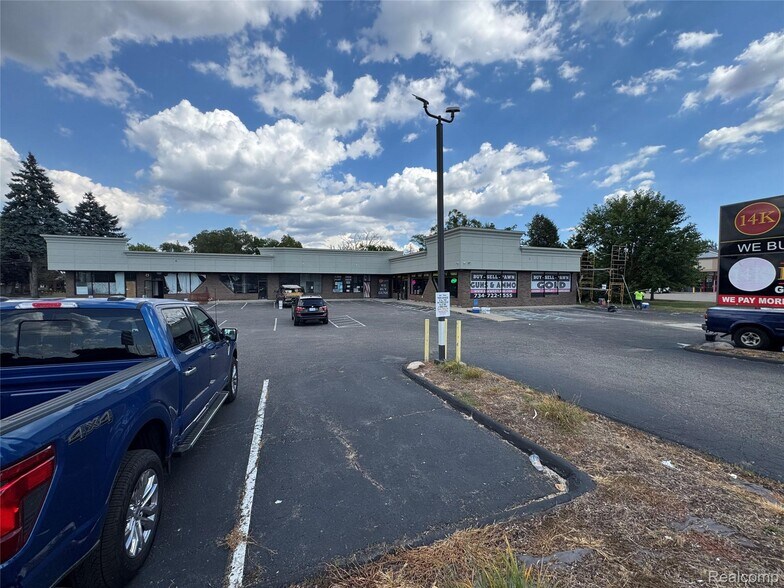 1900-2020 N Wayne Rd, Westland, MI for lease - Building Photo - Image 2 of 2