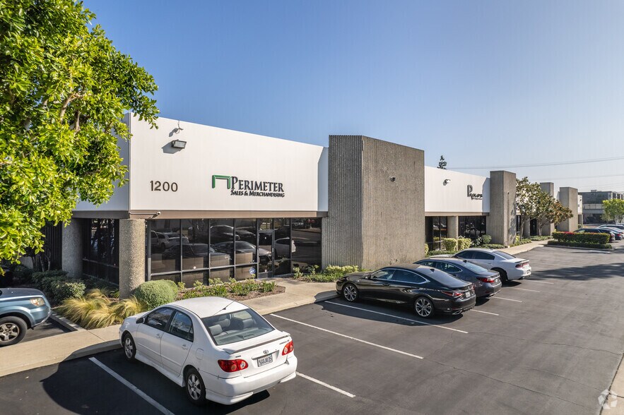 1200 N Van Buren St, Anaheim, CA for lease - Primary Photo - Image 1 of 17