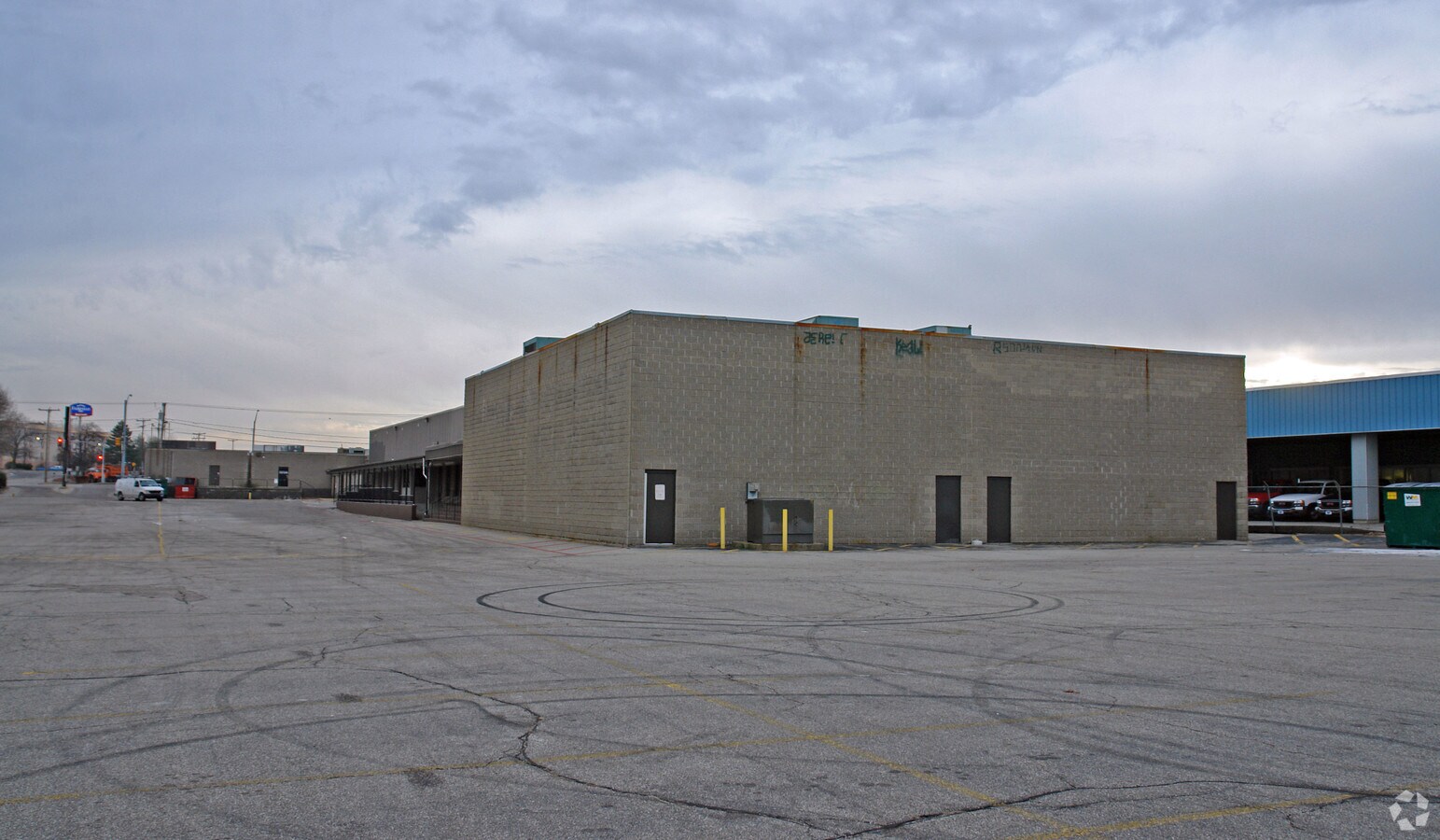 1279 S Willow St, Manchester, NH 03103