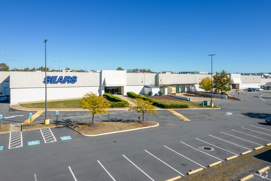 8200 Sudley Rd, Manassas, VA for lease - Building Photo - Image 1 of 5