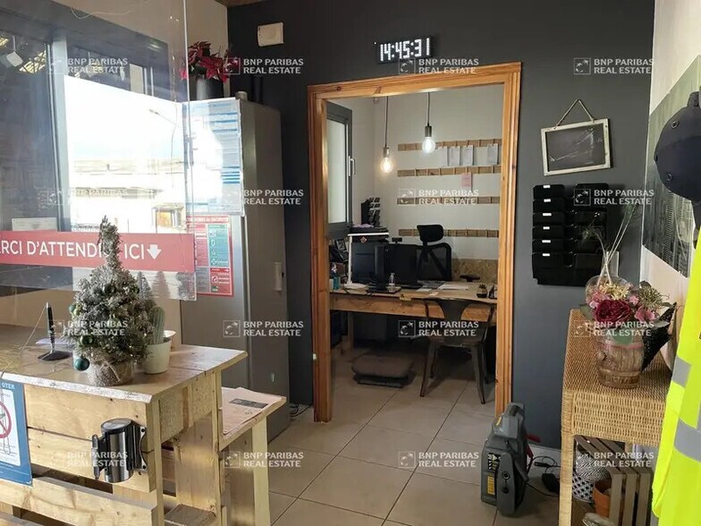 Office in Saint-Jean-de-la-Ruelle for lease - Building Photo - Image 2 of 11