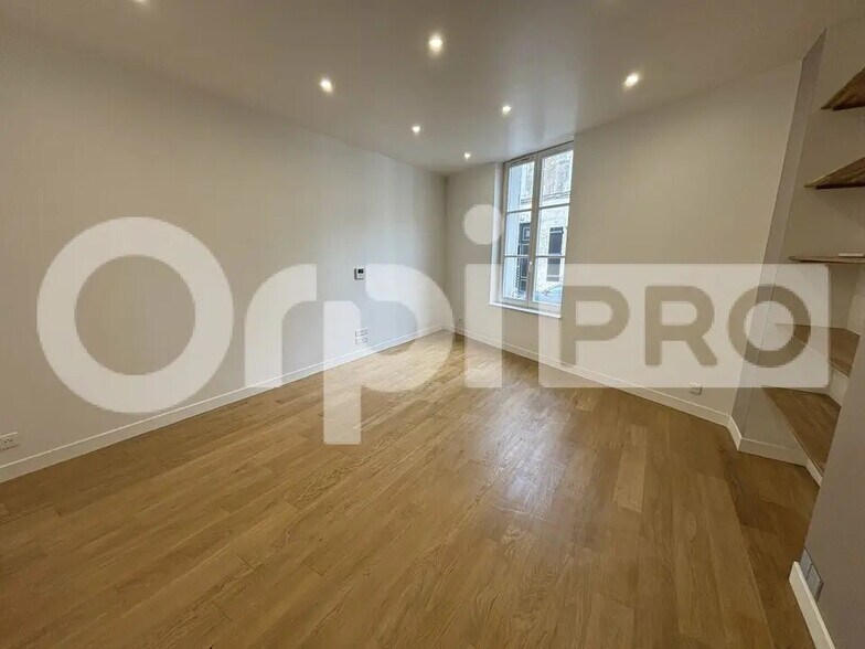 Office in Compiègne for lease - Building Photo - Image 3 of 6