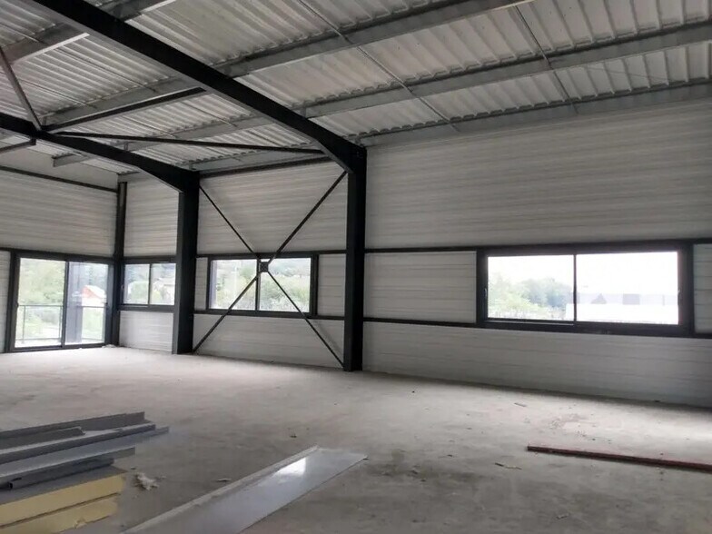 Office in Voglans for lease - Interior Photo - Image 3 of 9