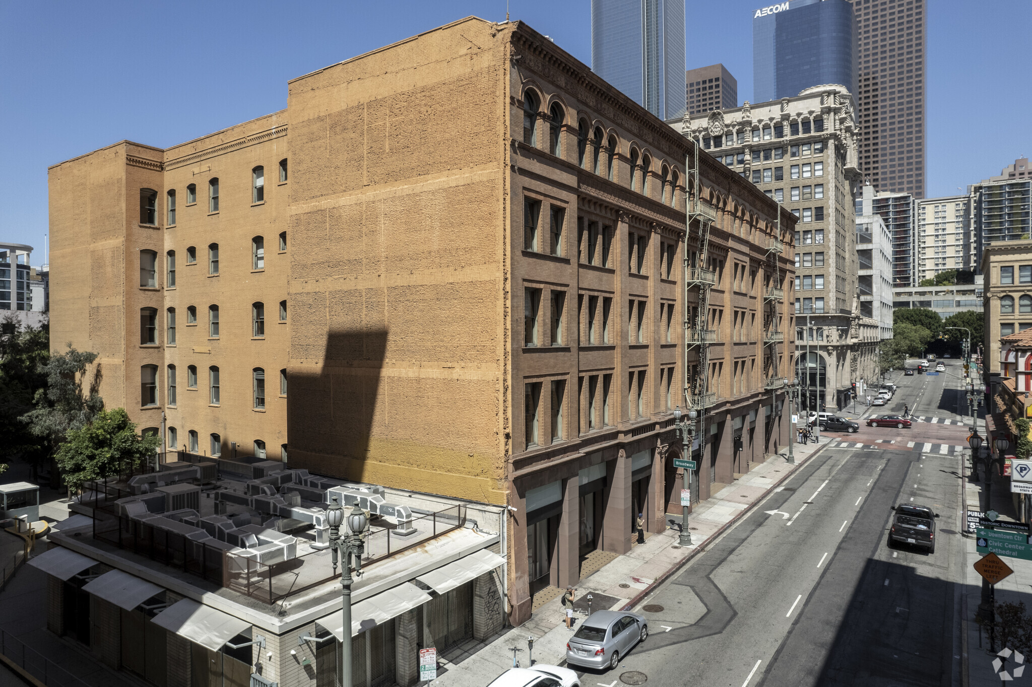 300-310 S Broadway, Los Angeles, CA 90013 - Bradbury Building | LoopNet