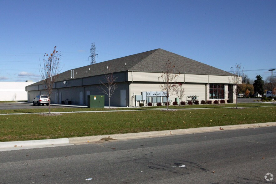 5351-5365 Alpine Ave NW, Comstock Park, MI for lease - Building Photo - Image 2 of 5