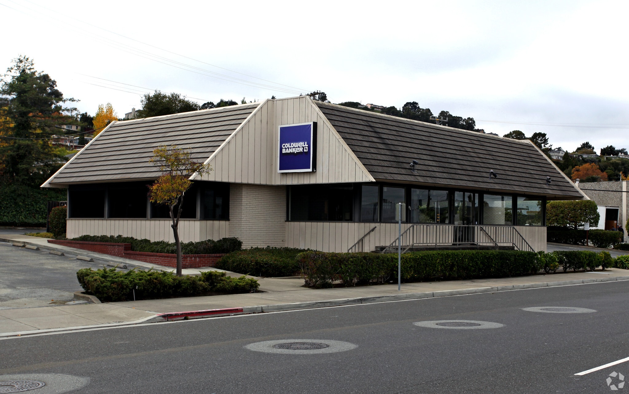 300 El Camino Real, San Carlos, CA for lease Primary Photo- Image 1 of 4