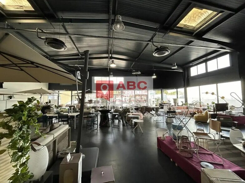 Retail in Mauguio for lease - Interior Photo - Image 3 of 4