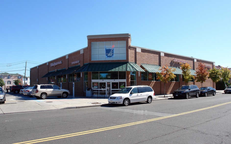 758 Arthur Kill Rd, Staten Island, NY for sale - Building Photo - Image 1 of 1