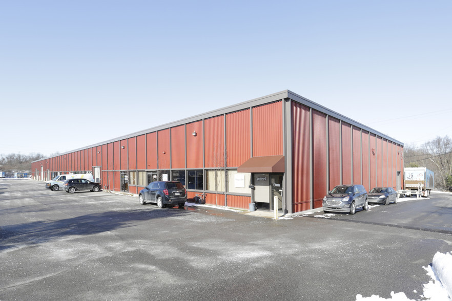 900 Vista Park Dr, Pittsburgh, PA for lease - Building Photo - Image 1 of 5