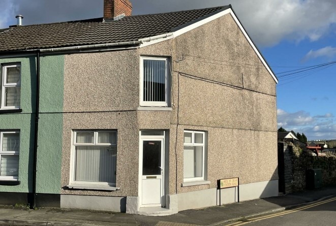 2 Afon Rd, Llangennech for sale - Primary Photo - Image 1 of 1