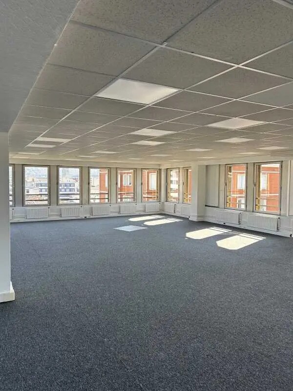 Office in Rouen for lease Interior Photo- Image 1 of 5