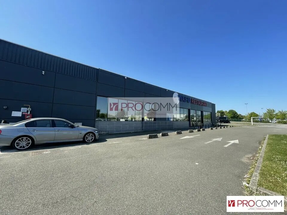 Retail in Dreux for lease Building Photo- Image 1 of 8