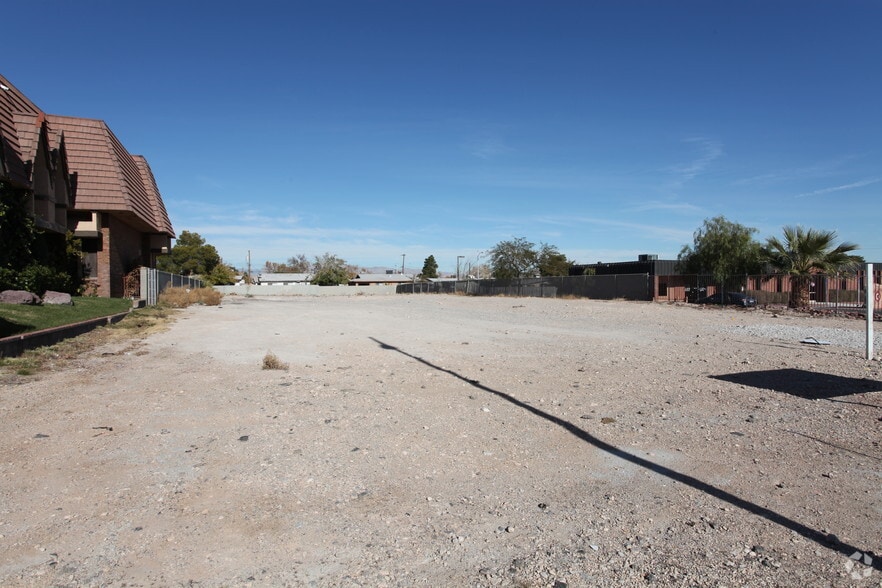 6204 W Charleston Blvd, Las Vegas, NV for sale - Primary Photo - Image 1 of 2