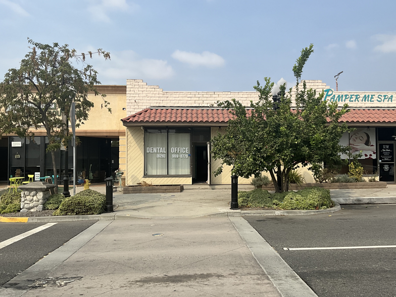 525-531 N Azusa Ave, Azusa, CA for lease - Building Photo - Image 1 of 5