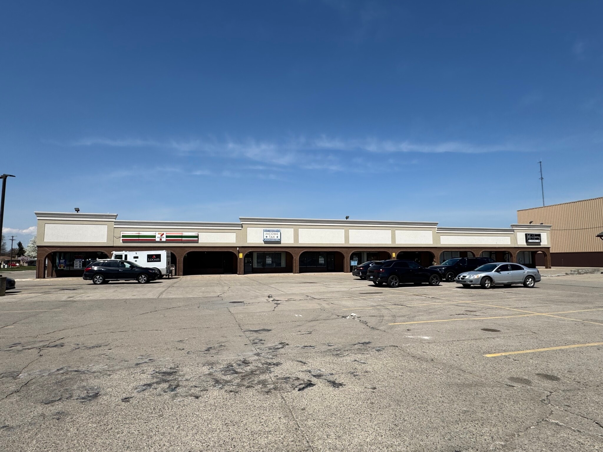 18711-18891 15 Mile Rd, Clinton Township, MI for lease Building Photo- Image 1 of 4