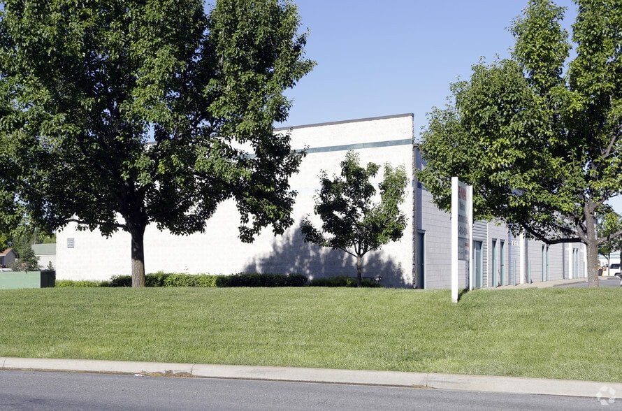 1252-1264 W 50 S, Centerville, UT for lease - Building Photo - Image 3 of 3