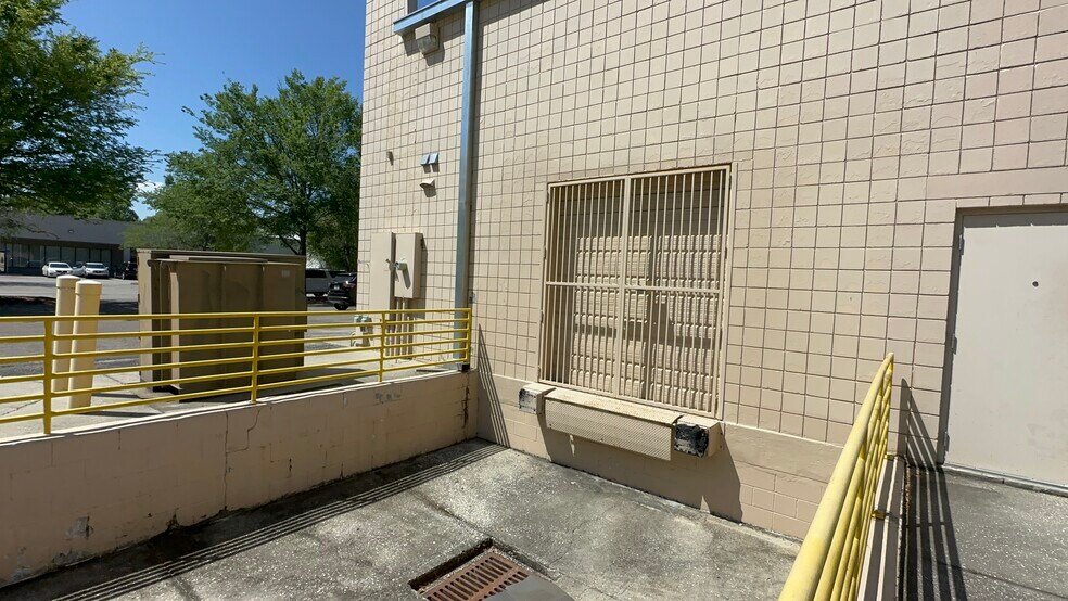 6933 NW 4th St, Gainesville, FL 32607 10,050 SF StandAlone Building