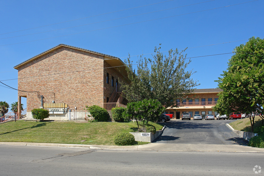 10221 Desert Sands St, San Antonio, TX for lease - Building Photo - Image 1 of 30