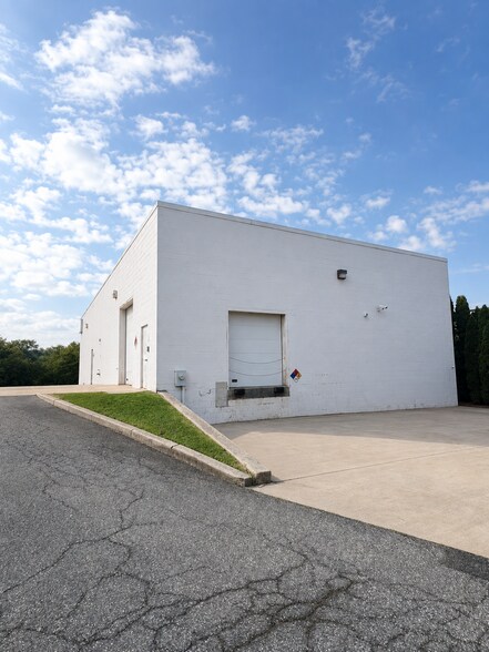 107 Ruthar Dr, Newark, DE for sale - Building Photo - Image 2 of 17