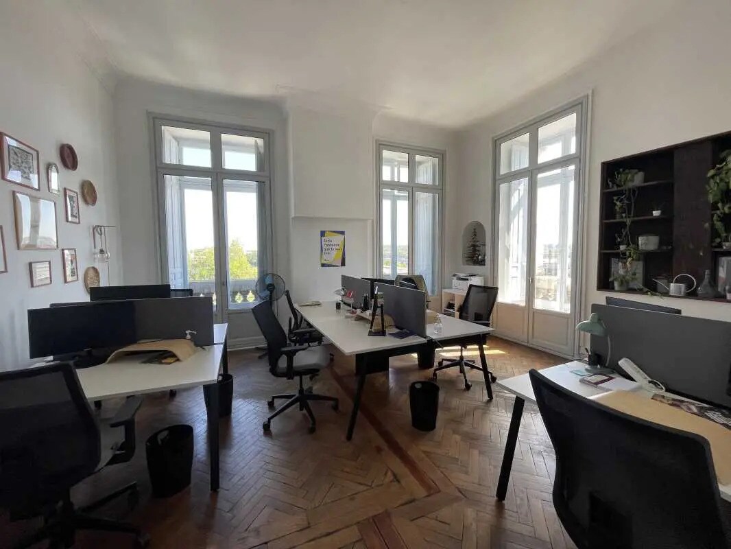 Office in Bordeaux for lease Interior Photo- Image 1 of 9