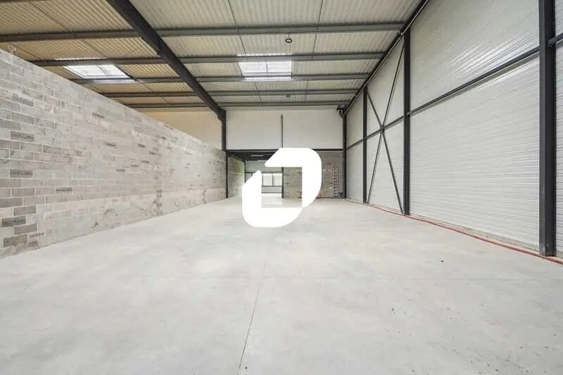 Flex in Villebon-sur-Yvette for lease - Interior Photo - Image 3 of 18