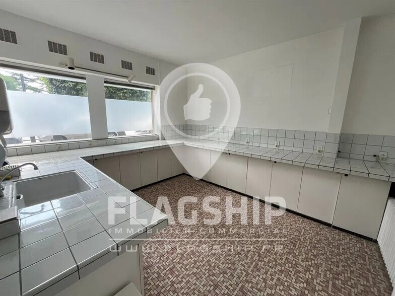 Retail in Meudon for sale - Interior Photo - Image 2 of 8