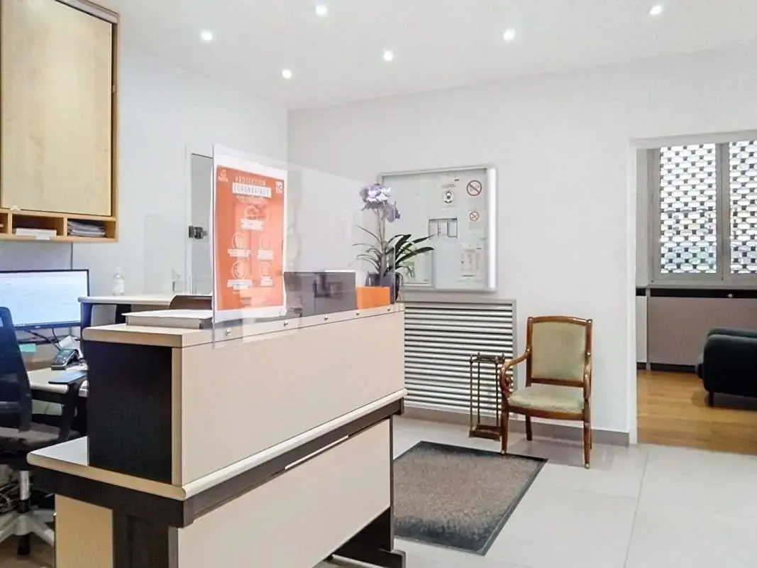 Paris, PAR 75015 -  -  - Interior Photo - Image 1 of 4