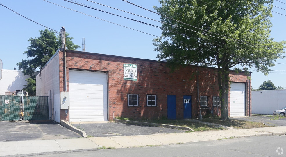 375-377 Sheffield Ave, West Babylon, NY for sale - Primary Photo - Image 1 of 1