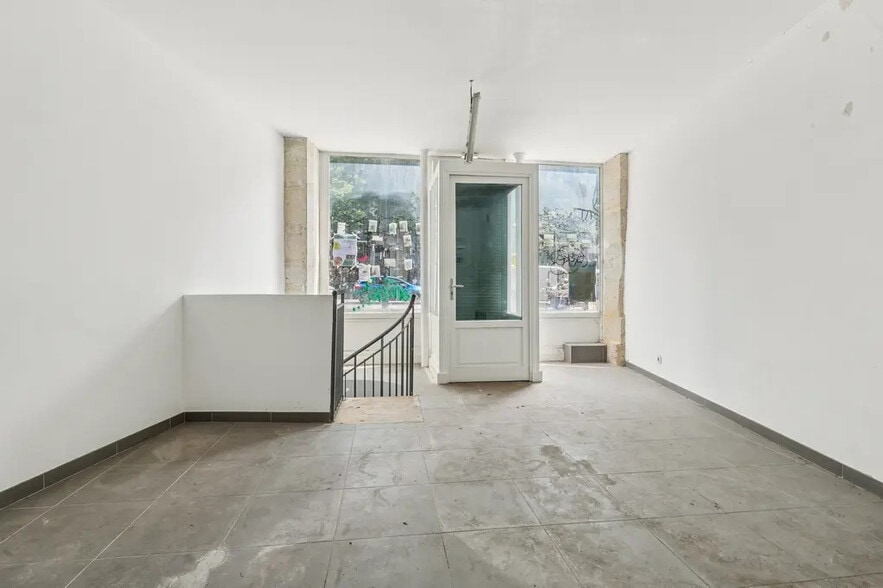 Retail in Paris for lease - Interior Photo - Image 2 of 7