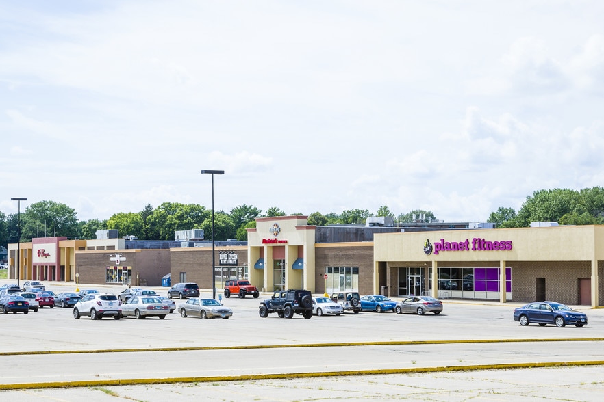 2900 E Lincolnway, Sterling, IL for lease - Building Photo - Image 2 of 11