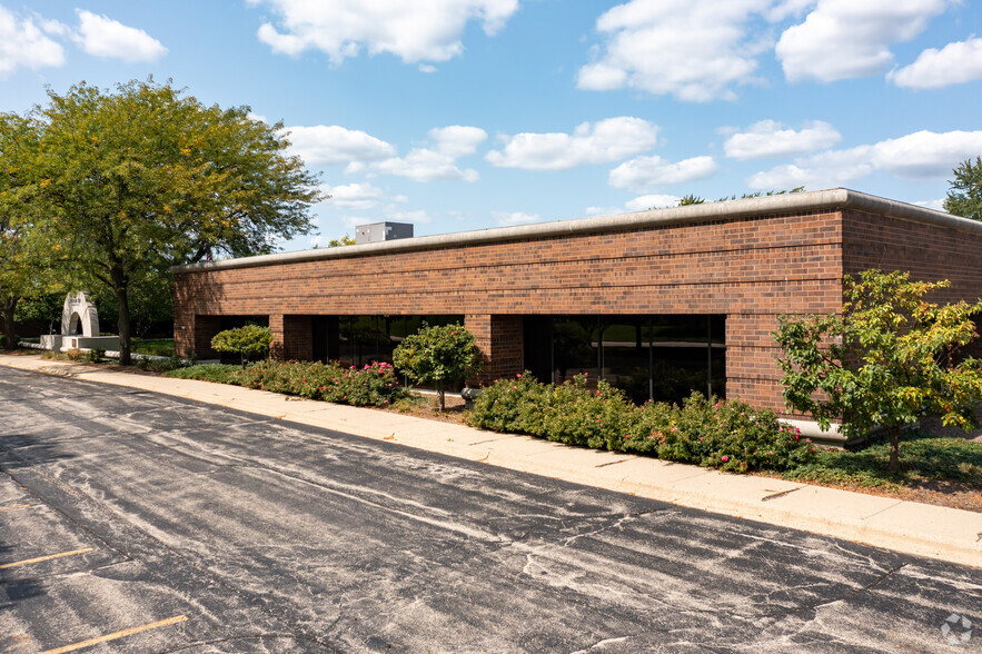 3150 W Salt Creek Ln, Arlington Heights, IL for sale - Primary Photo - Image 1 of 6