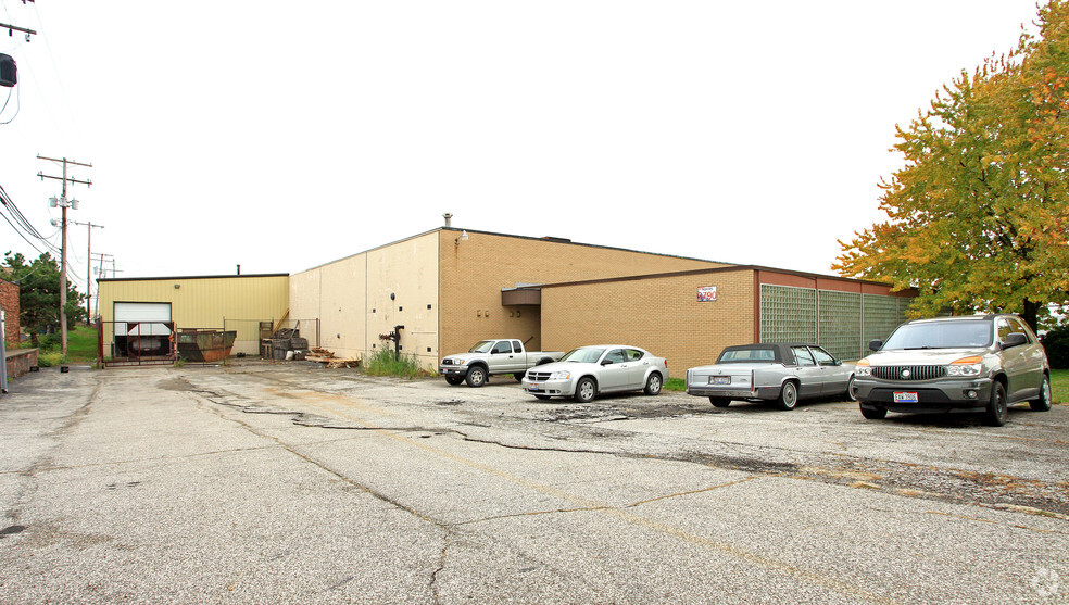 9790 Midwest Ave, Garfield Heights, OH for sale - Primary Photo - Image 1 of 3