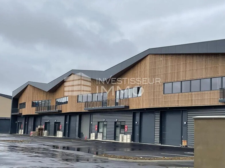 Flex in Moissy-Cramayel for sale - Building Photo - Image 2 of 3