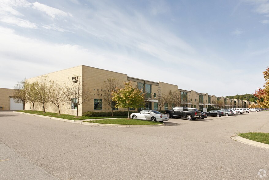 28317 Beck Rd, Wixom, MI for sale - Primary Photo - Image 1 of 1