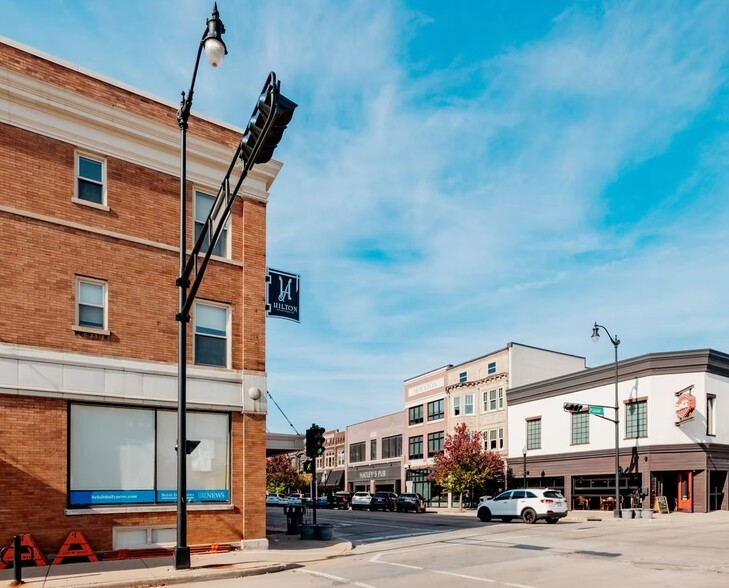 444 E Grand Ave, Beloit, WI for lease - Building Photo - Image 2 of 7