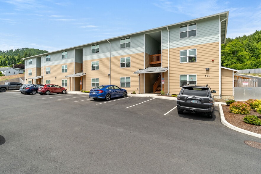 Garibaldi Apartment Portfolio portfolio of 3 properties for sale on LoopNet.com - Building Photo - Image 1 of 19