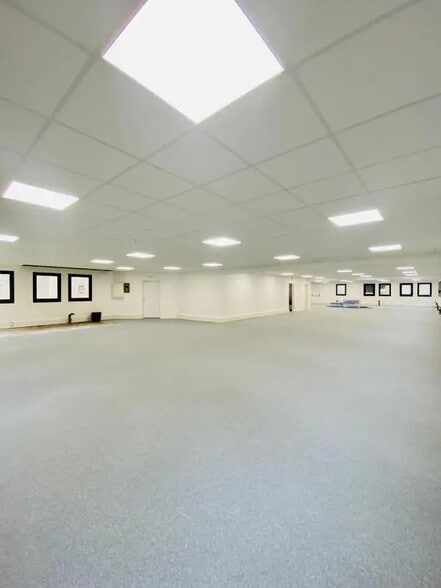 31 Place Jules Grandclément, Villeurbanne for sale - Interior Photo - Image 3 of 7