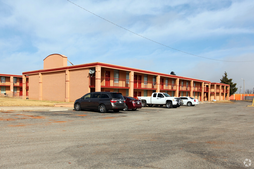 2701 S 4th St, Chickasha, OK for sale - Primary Photo - Image 1 of 1