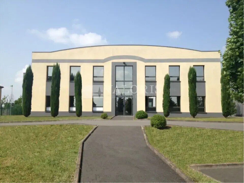 Flex in Arnas for lease Building Photo- Image 1 of 5