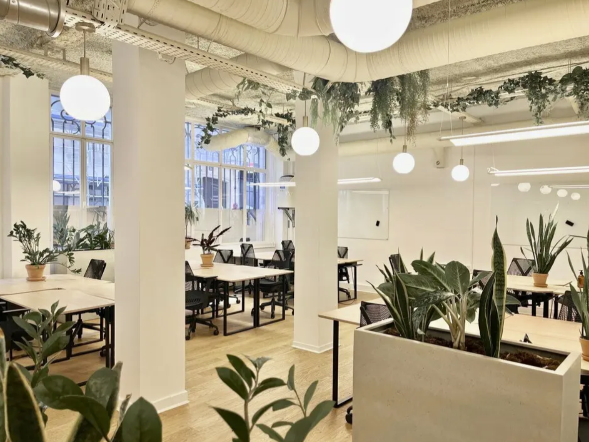 Office in Paris for lease Interior Photo- Image 1 of 10