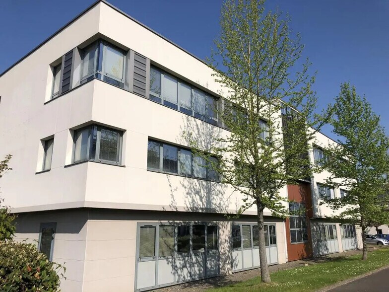 Office in Saint-Grégoire for lease - Building Photo - Image 3 of 4