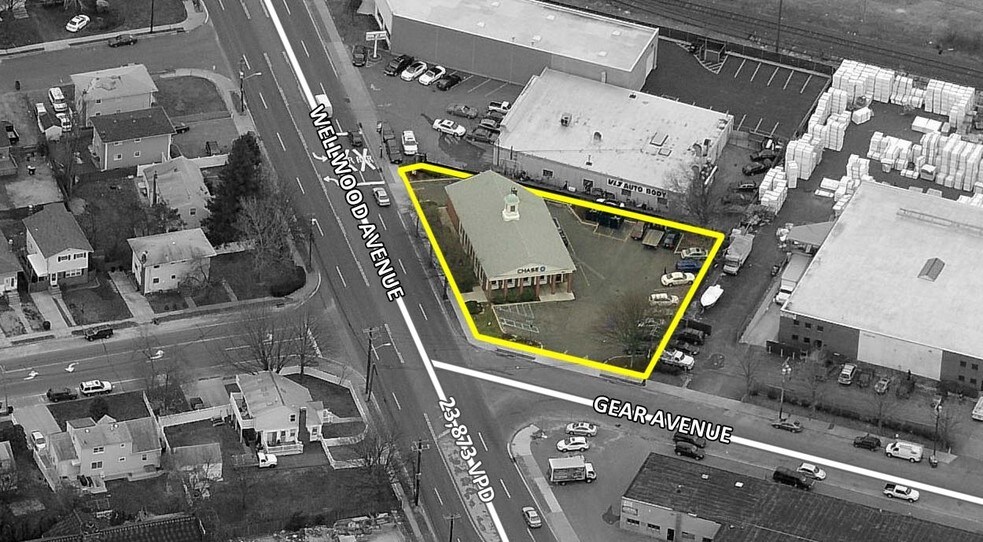 945 Wellwood Ave, Lindenhurst, NY for sale - Building Photo - Image 1 of 1