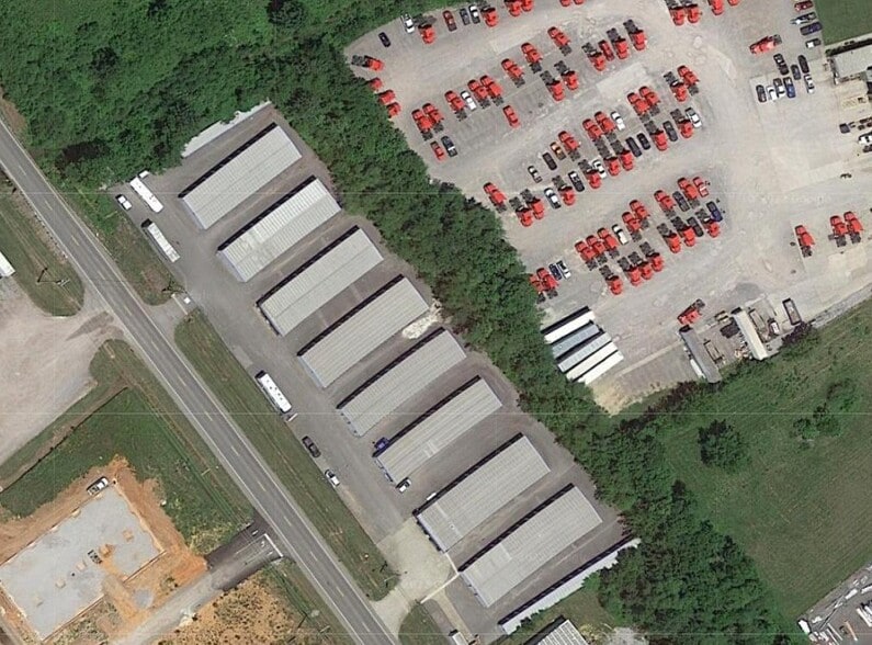 813 N Broadway, Portland, TN for lease - Primary Photo - Image 1 of 13