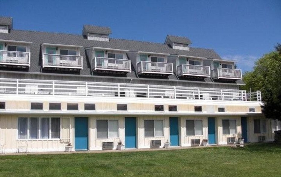 10 Prosser Trl, Charlestown, RI 02813