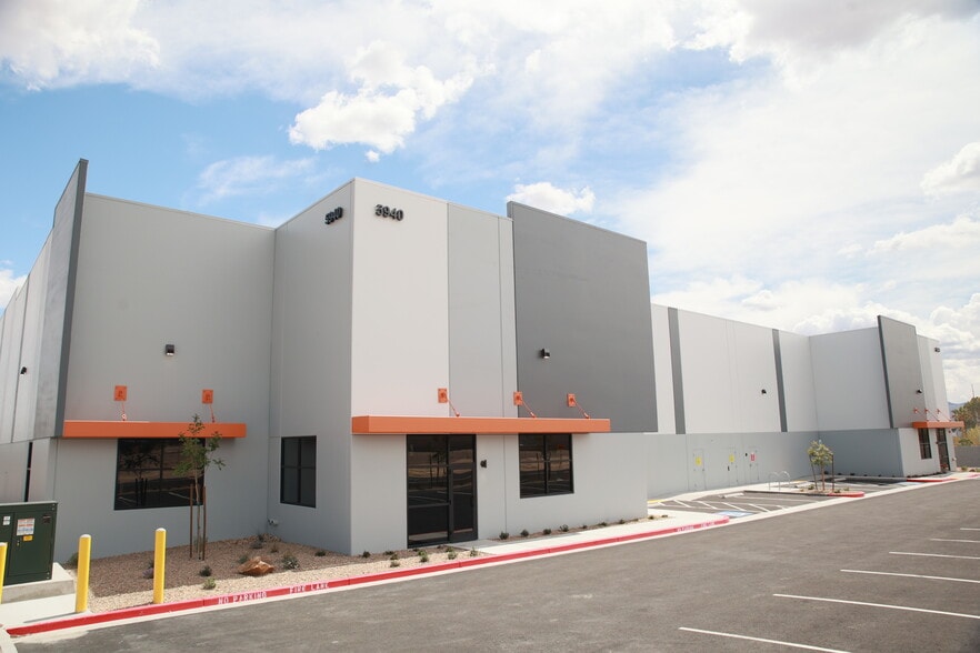 5940 McLeod Dr, Las Vegas, NV for lease - Building Photo - Image 3 of 6